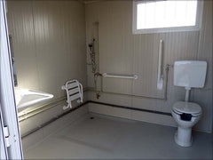 Spacieux Cabine sanitaire avec toilettes et douche
