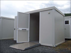 Spacieux Cabine sanitaire avec toilettes et douche