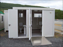 Spacieux Cabine sanitaire avec toilettes et douche