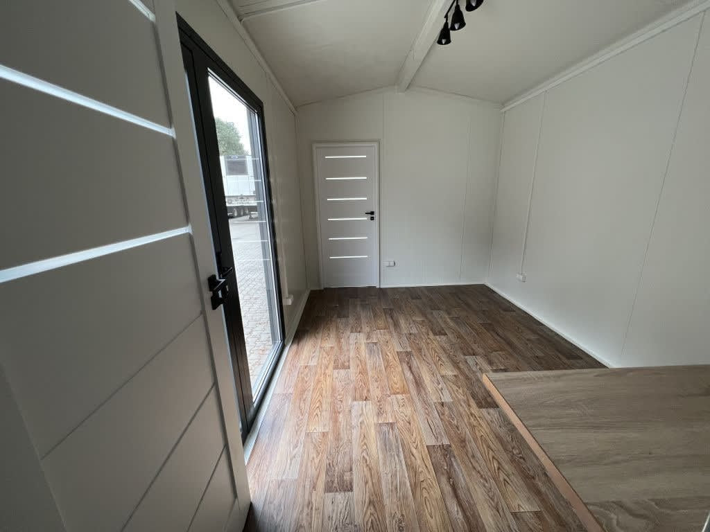 Maison Mobile 20 Pieds x 8 Pieds - Entièrement Fini, Intérieur et Extérieur en Bois Traité, Prêt à l'Emploi