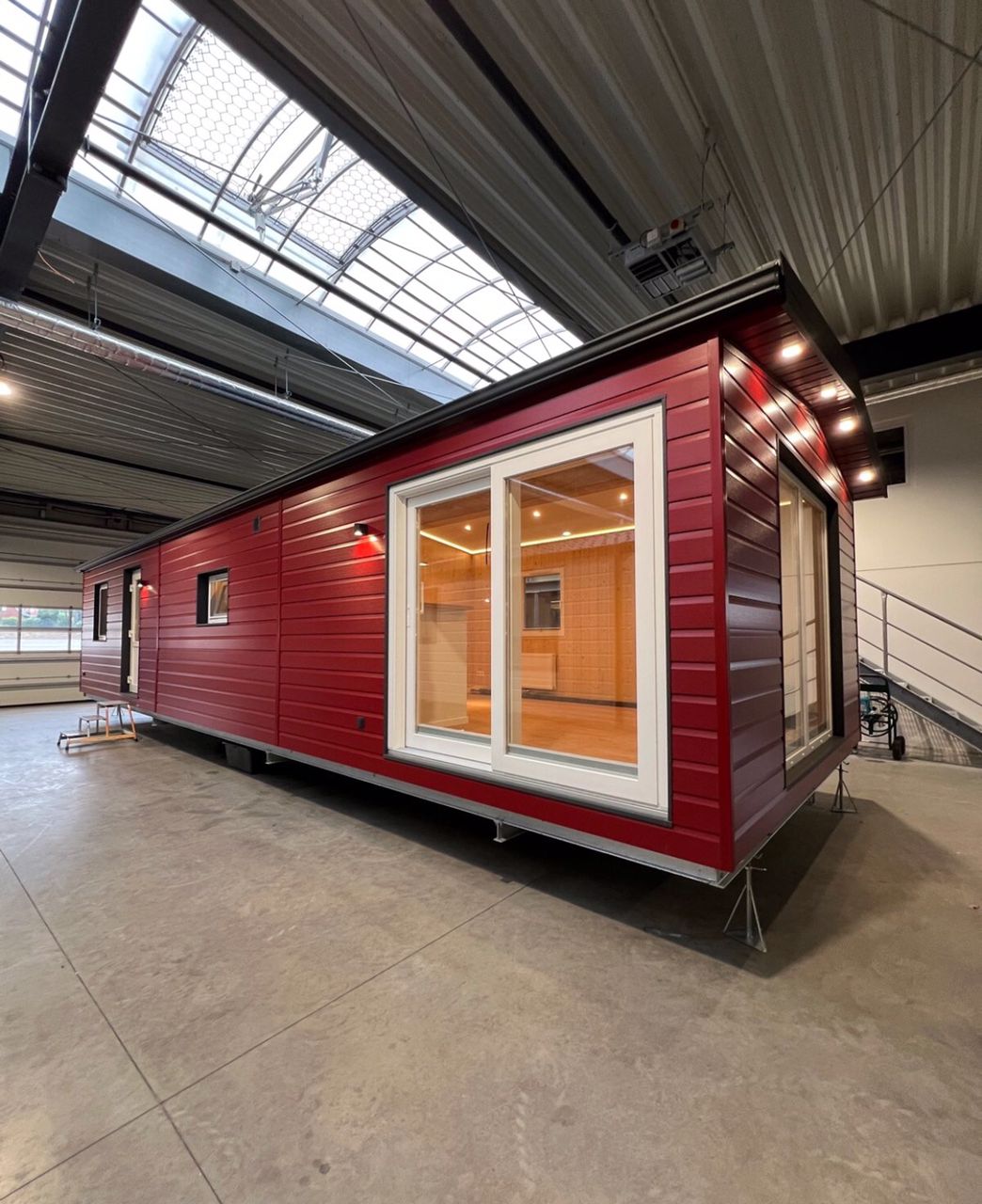 Maison mobile T1 4 saisons – 40 x 10 pi – Finition premium – Année 2025 couleur rouge