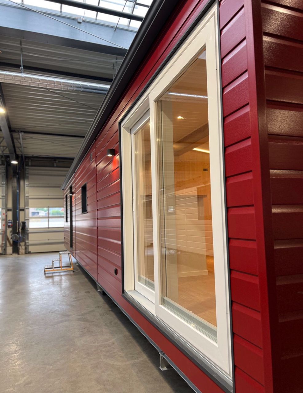 Maison mobile T1 4 saisons – 40 x 10 pi – Finition premium – Année 2025 couleur rouge