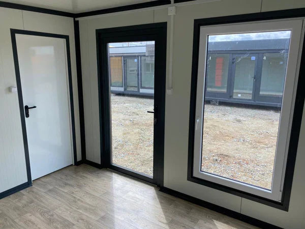 Bureau mobile 4 saisons – 40 x 8 pi – Double vitrage – Salle de bain intégrée