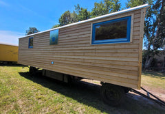 Remorque mobile 4 saisons – 40 x 8 pi – Acier & bois – Finition complète – Poêle à bois inclus