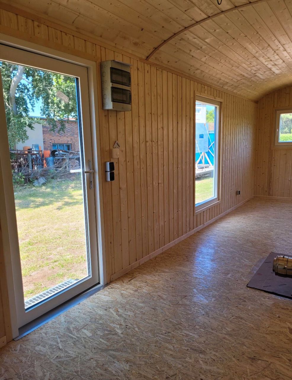 Remorque mobile 4 saisons – 40 x 8 pi – Acier & bois – Finition complète – Poêle à bois inclus