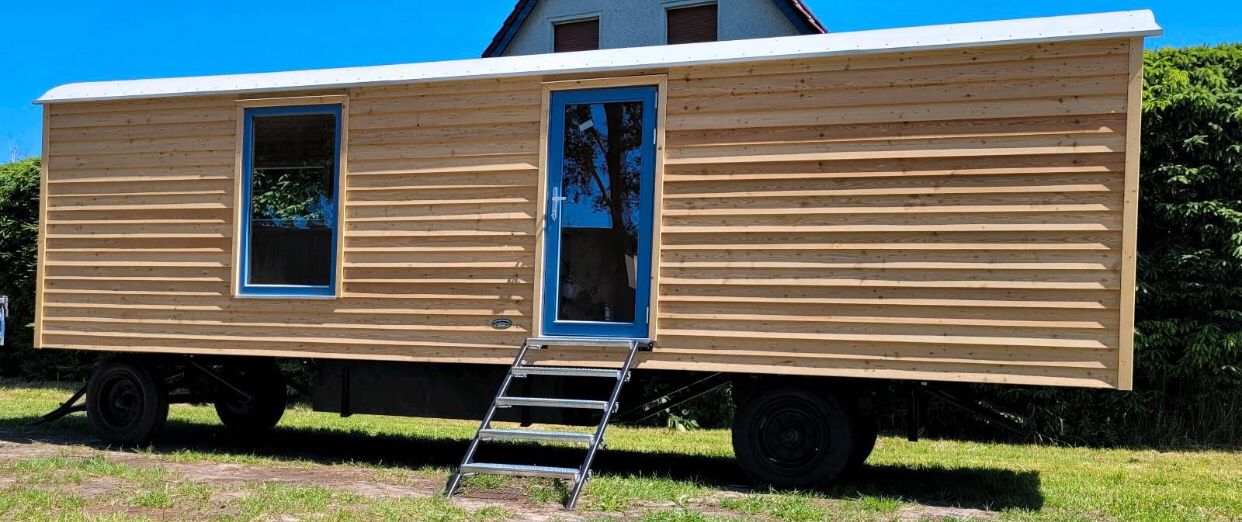 Remorque mobile 4 saisons – 40 x 8 pi – Acier & bois – Finition complète – Poêle à bois inclus
